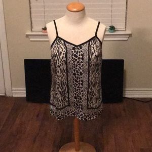 This is a really cute but sexy thin strap top! 🌹